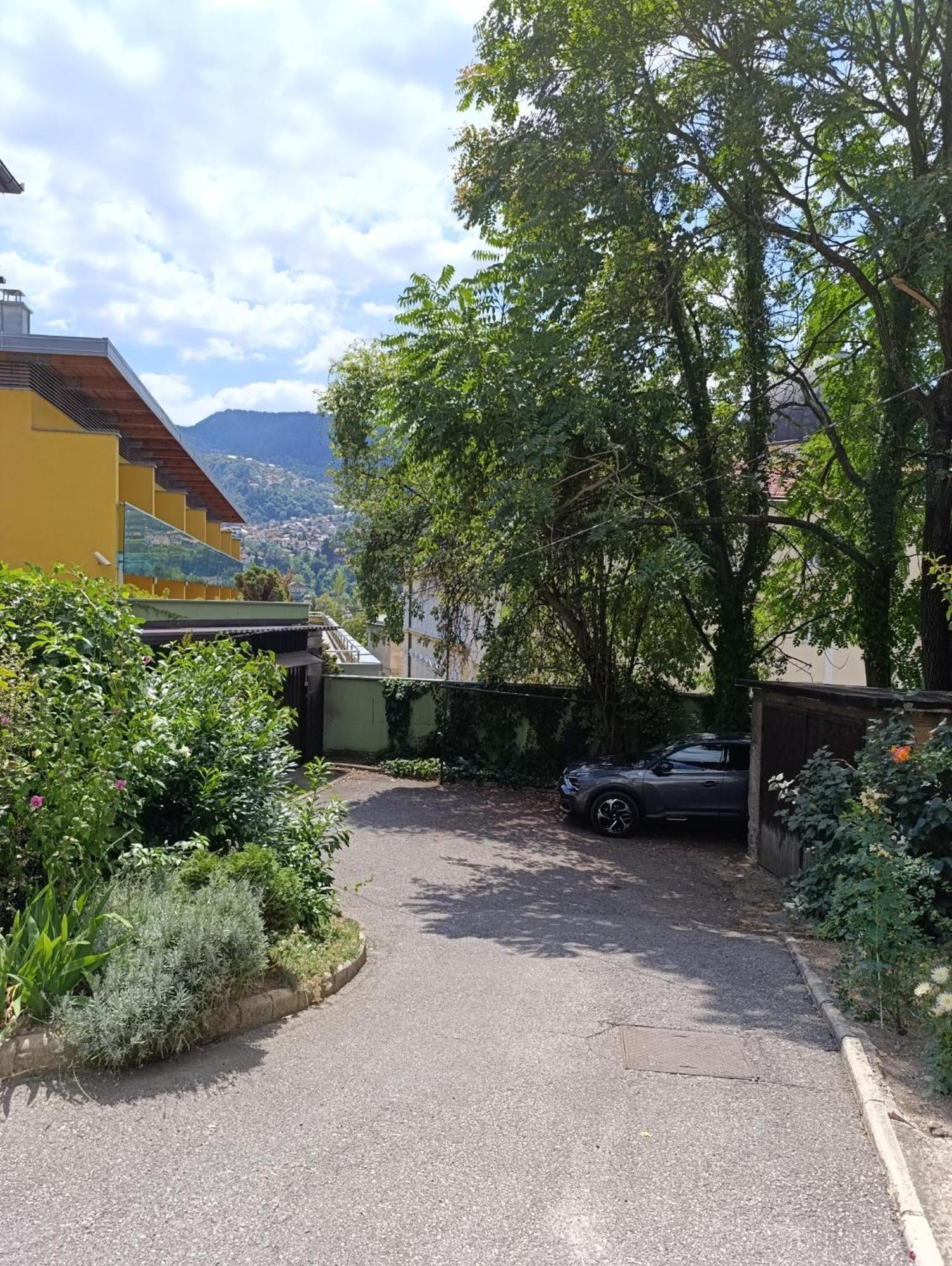 Jasmina With Free Parking